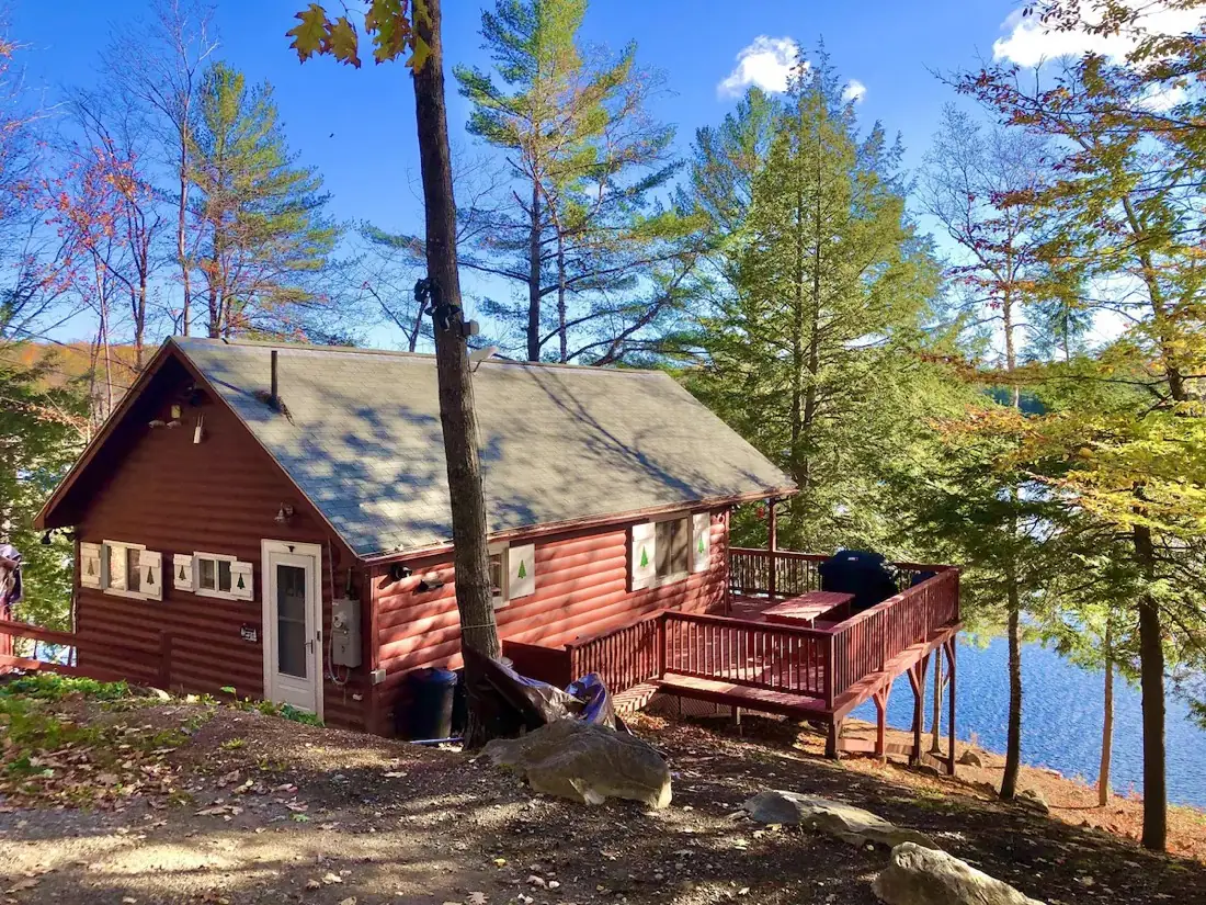 The Guest Lodge at Santa Claus Lake