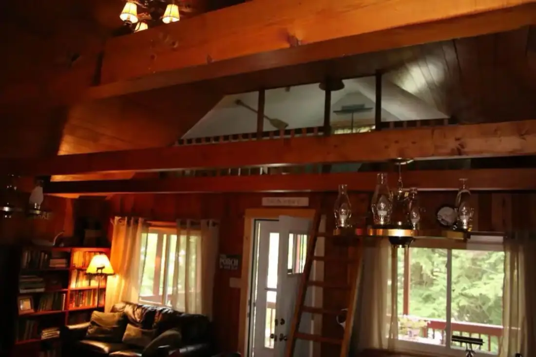 The Guest Lodge at Santa Claus Lake