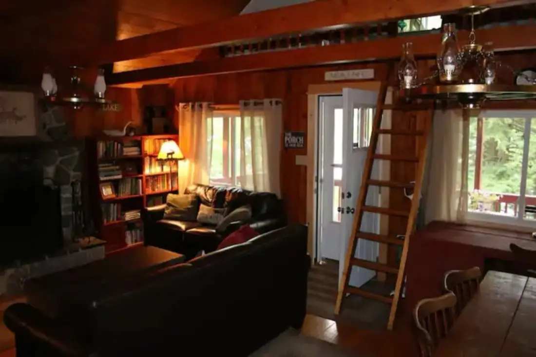 The Guest Lodge at Santa Claus Lake