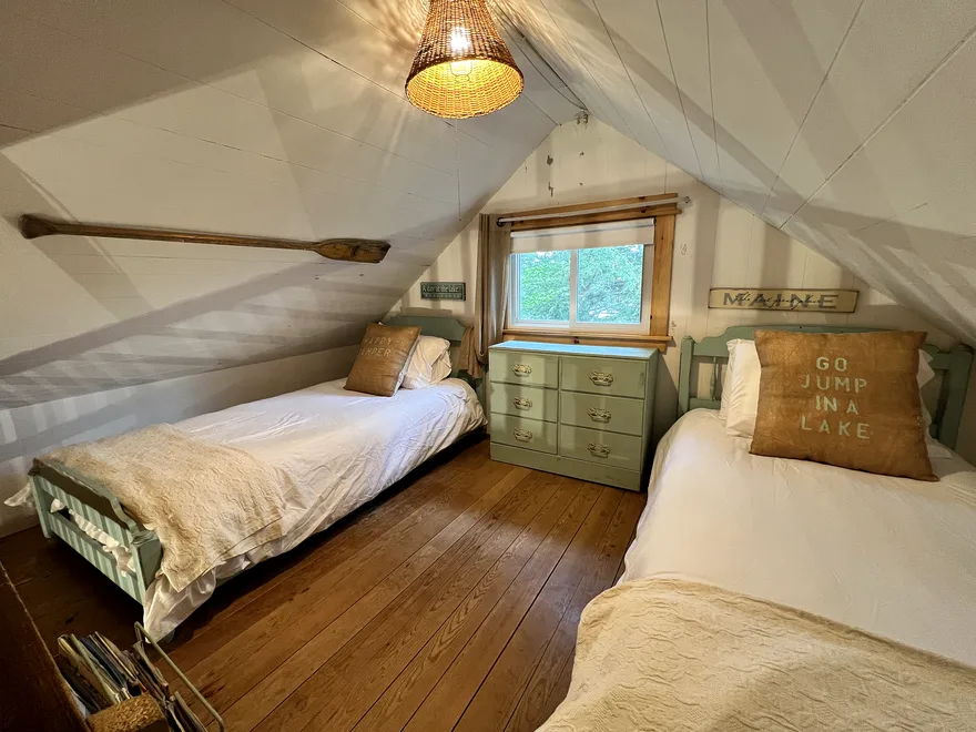 The sleeping loft with two twin beds